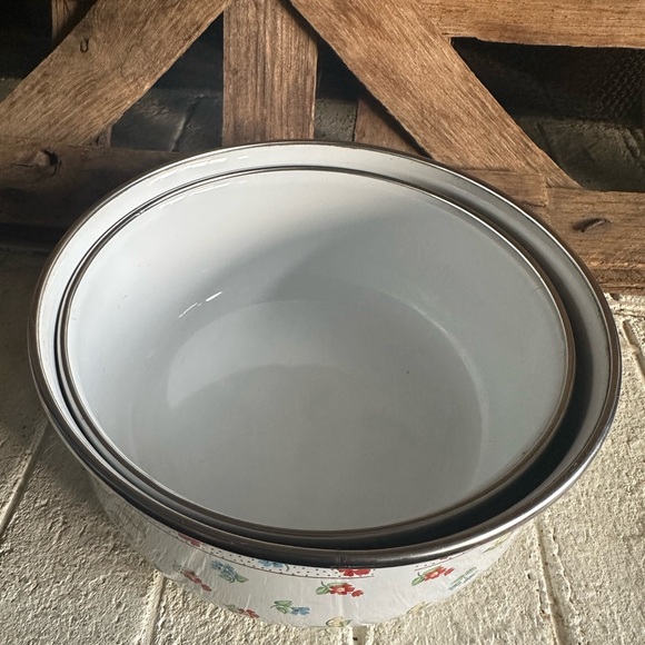 Vintage Enamel Nesting Mixing Bowls M. Kamenstein set of two (50) - Picture 3 of 9